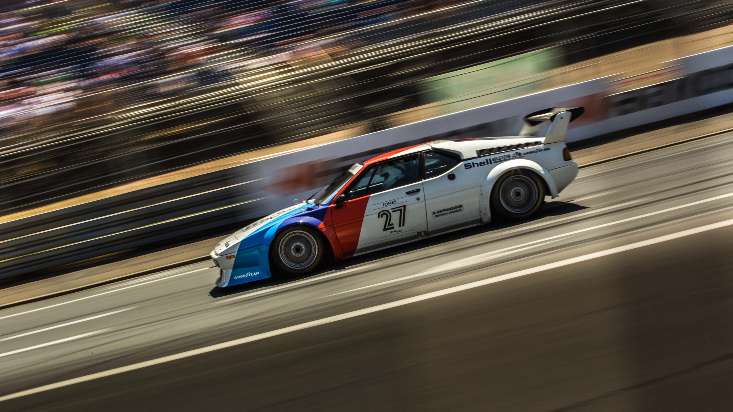 爱游戏体育APP下载-东契奇父亲身份首次公开露面，引爆社交媒体，东契奇 父母