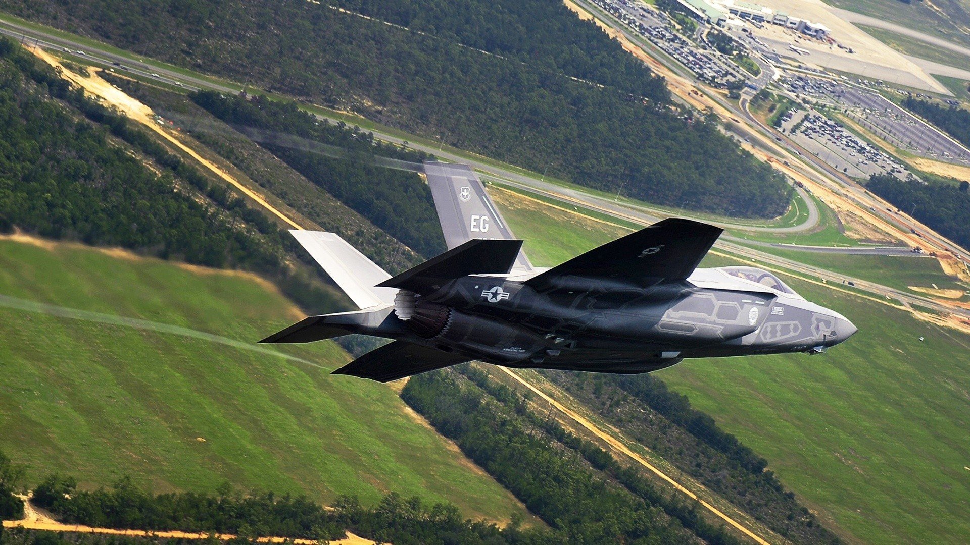 RNG实施职业素养和体育精神双重考核