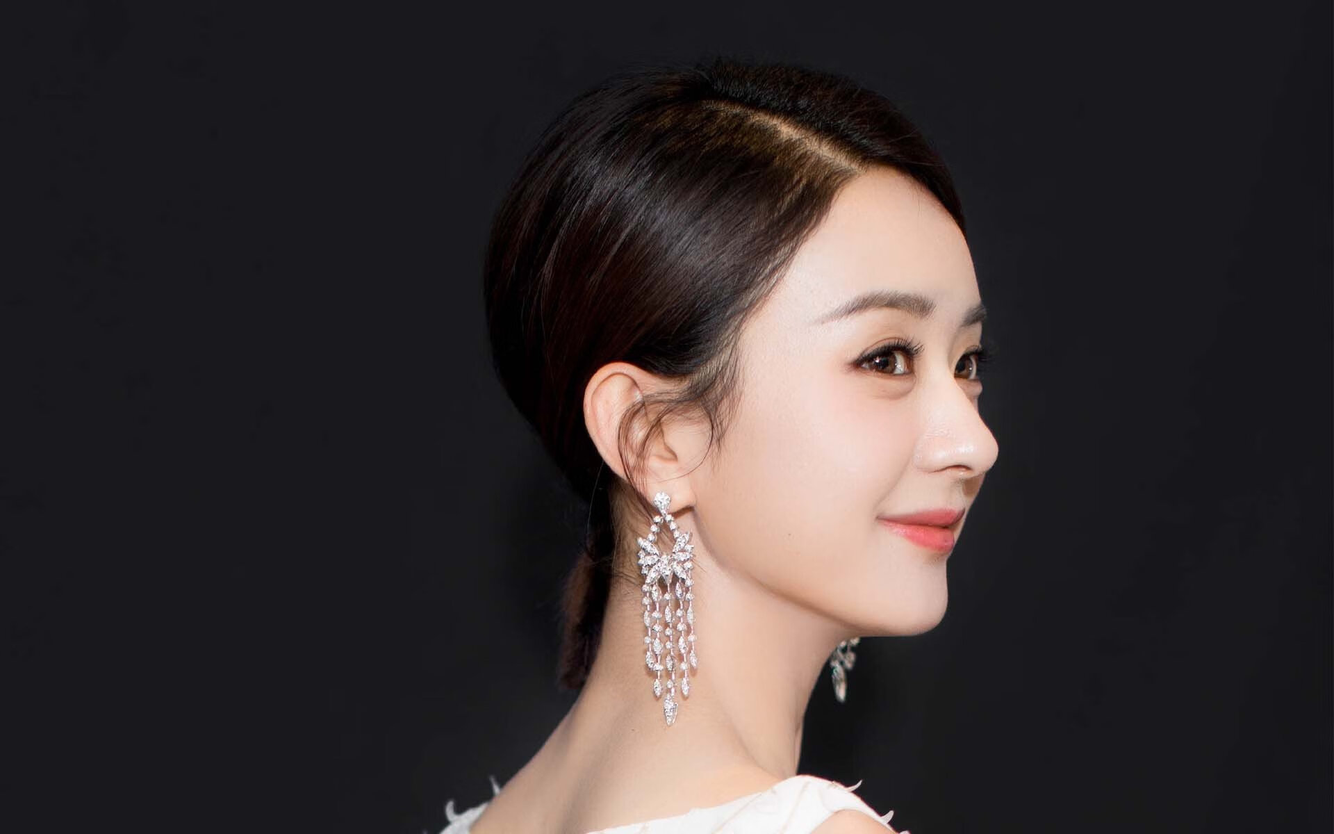 -创造历史：球队在比赛中打破记录取得胜利，创造力足球