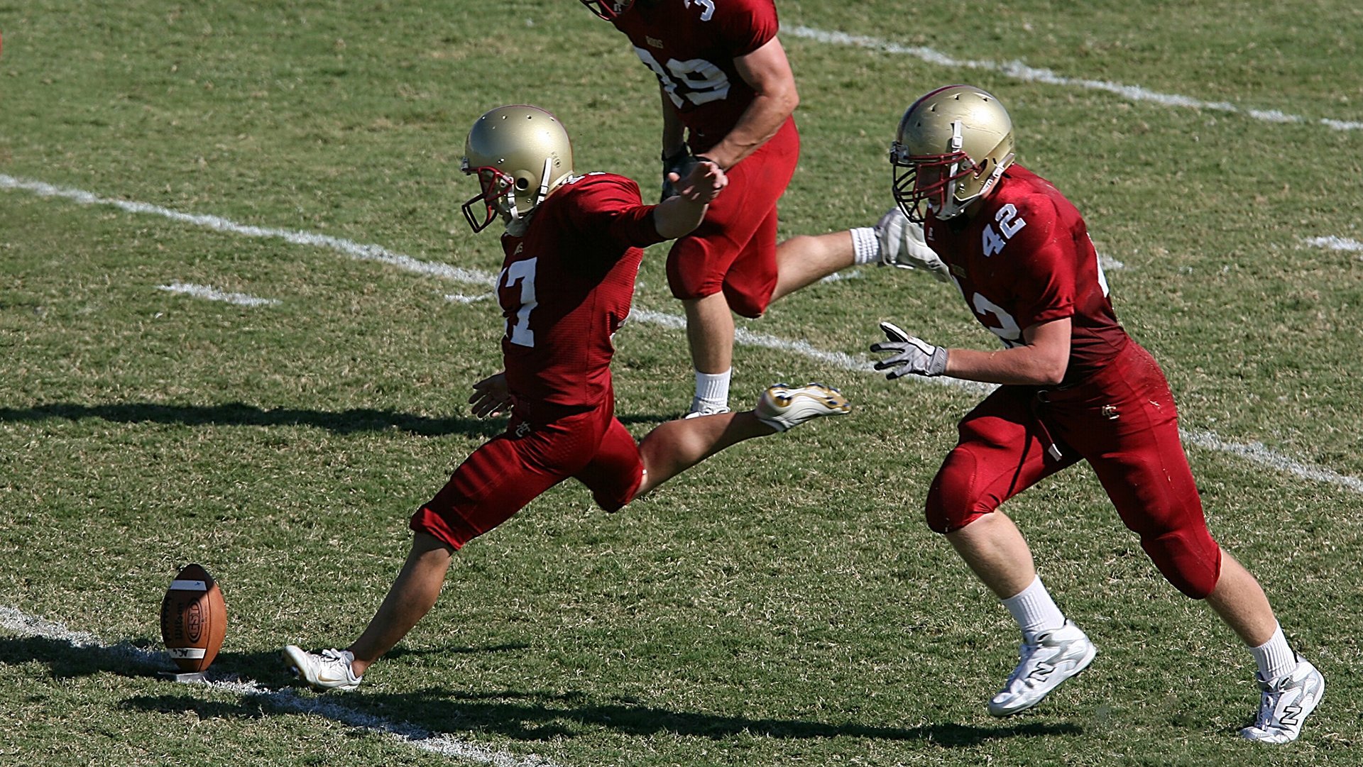 爱游戏平台-布莱顿客场逼平水晶宫，英超保级形势稍显缓和，布莱顿对阵水晶宫