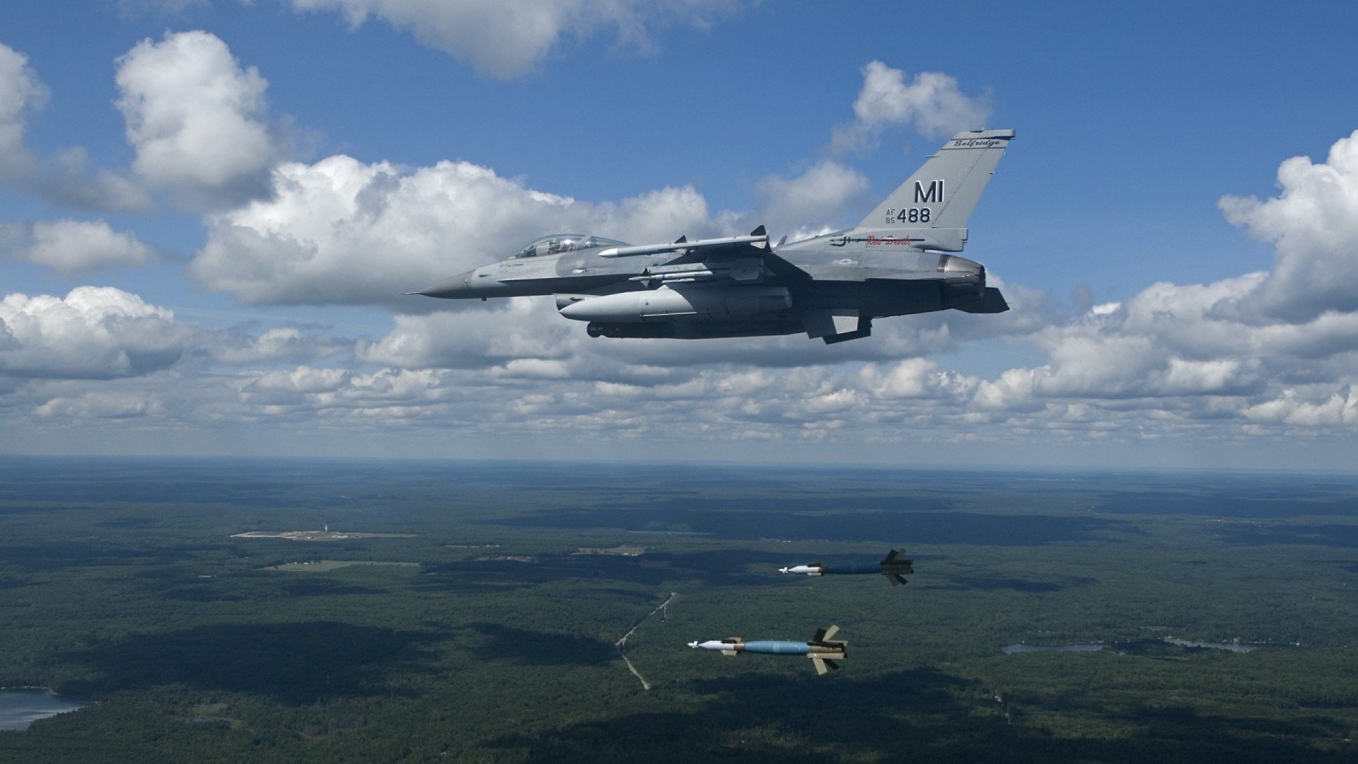 支持瑜伽教育发展，培养专业人才，业瑜伽提倡培养