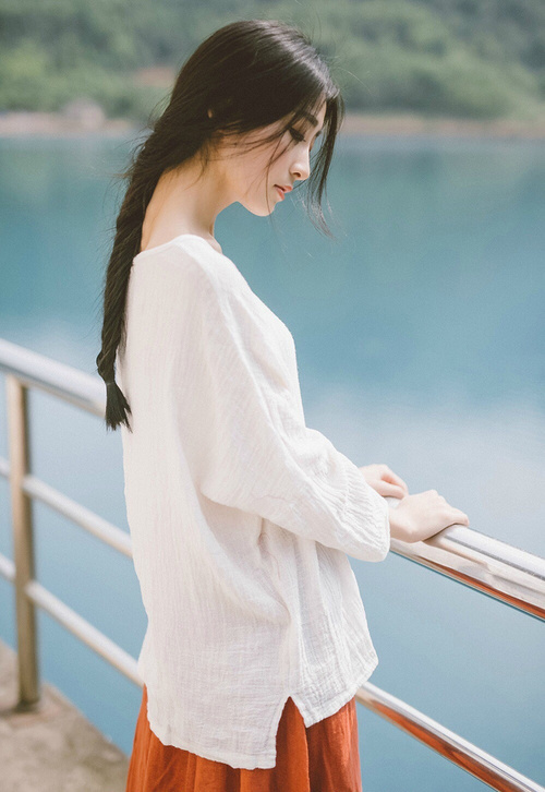 精彩比赛吸引大批观众关注，赛事声势浩大，比赛现场精彩纷呈