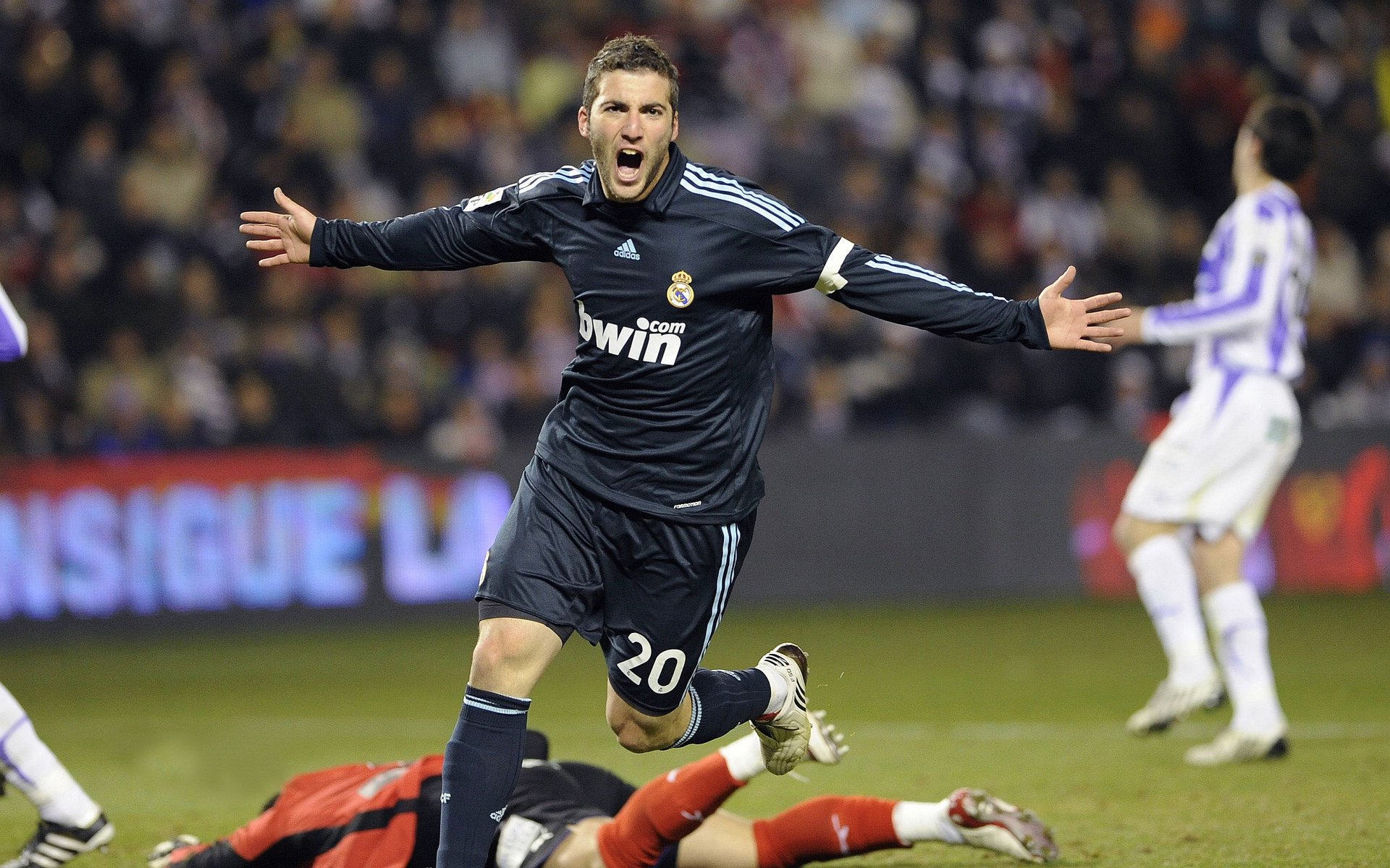 中国小将闪耀泳联赛场 初生牛犊不怕虎